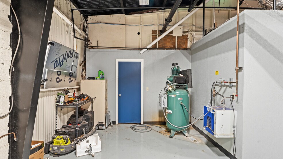 More Photos Of 1107-1111 W Shawnee St, Muskogee Auto Repair For Sale
