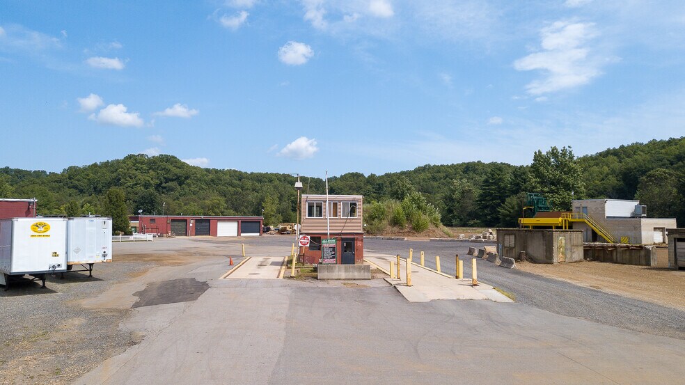 More Photos Of 1 Reisner Way, Clinton Manufacturing For Lease