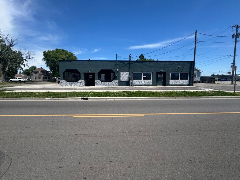 More Photos Of 5038-5044 Lewis Ave, Toledo Freestanding For Sale