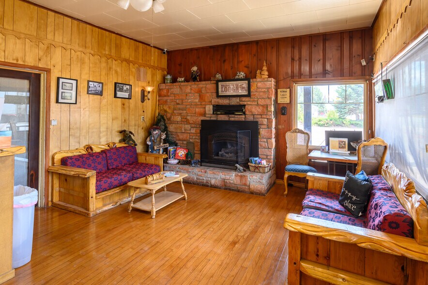 More Photos Of 109455 Highway 97 N, Chemult Hotel For Sale