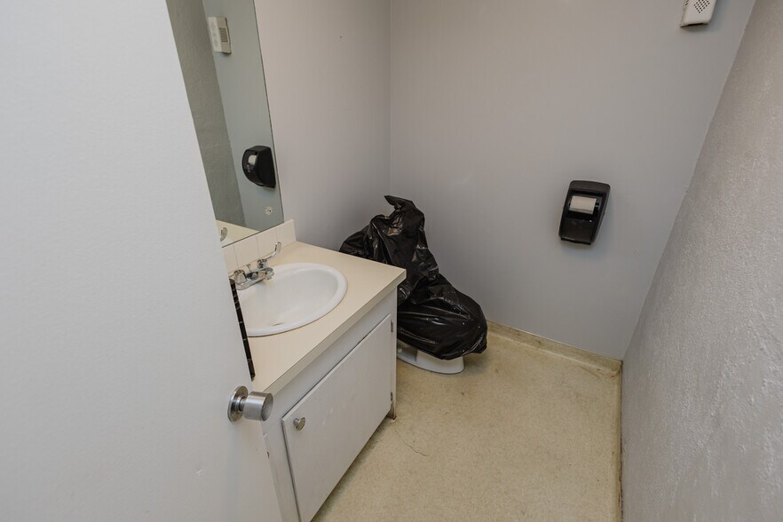 More Photos Of 724 N Main St, Newton Storefront For Sale