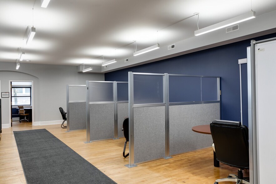 More Photos Of 424 E Grace St, Richmond Bank For Lease