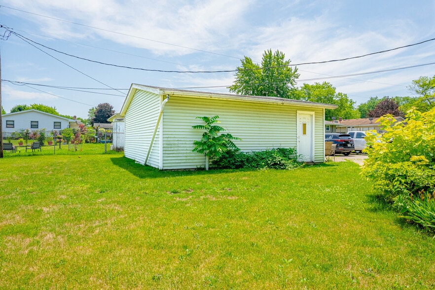 More Photos Of 5107 W 77th Ct, Schererville Multifamily For Sale