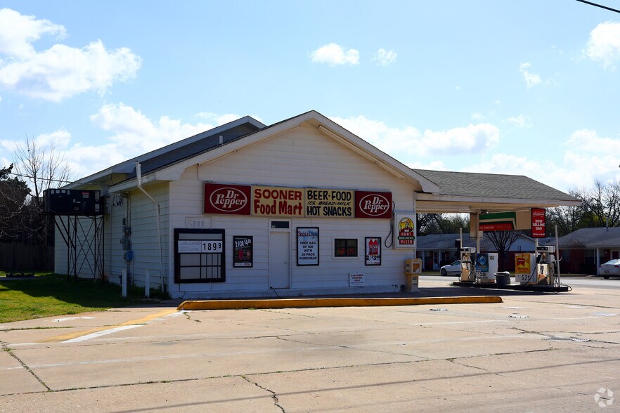 More Photos Of 504 Stinson St, Norman Convenience Store For Sale
