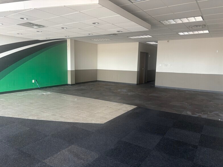 More Photos Of 4901-4999 S Hulen St, Fort Worth Unknown For Lease