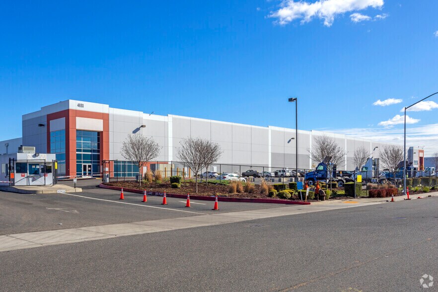 More Photos Of 4647 Logistics Dr, Stockton Distribution For Lease
