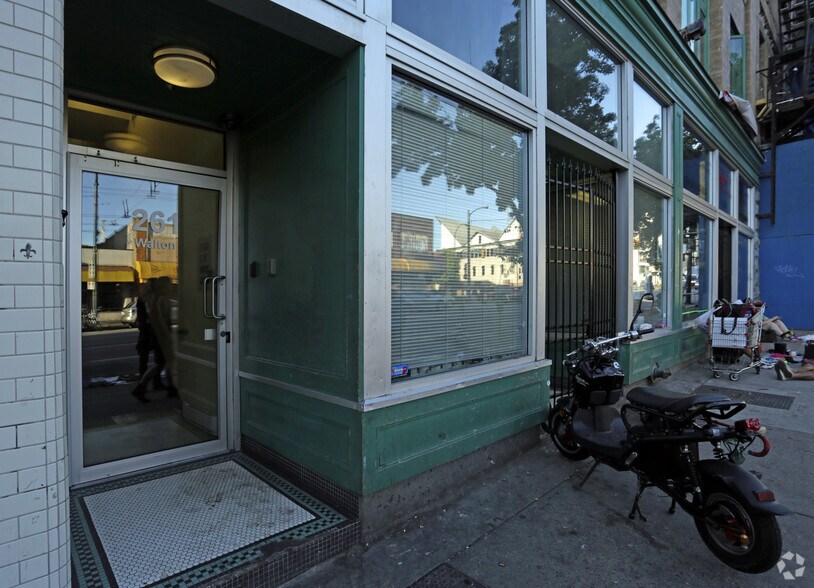More Photos Of 261-265 E Hastings St, Vancouver Storefront Retail Office For Lease