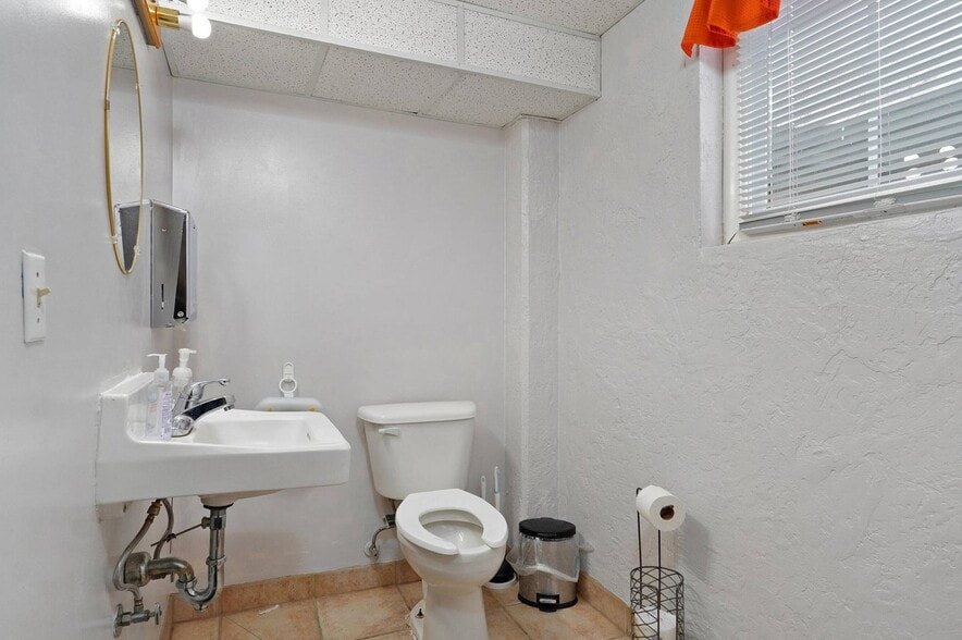 More Photos Of 2440 E Seminole St, Springfield Specialty For Sale