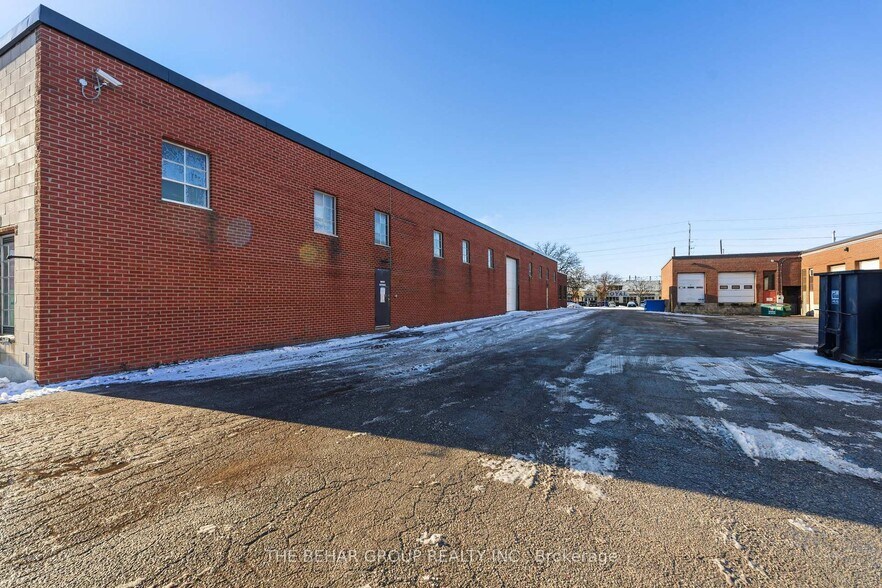 More Photos Of 1740 Sismet Rd, Mississauga Manufacturing For Sale