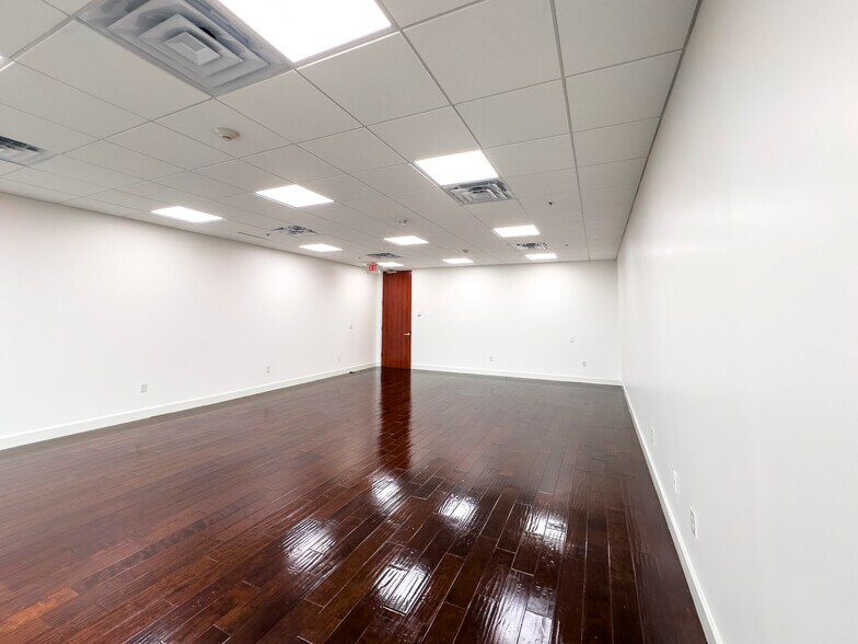 More Photos Of 9999 Bellaire Blvd, Houston Medical For Lease