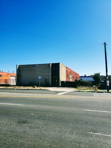 More Photos Of 422 W Rosecrans Ave, Gardena Warehouse For Sale