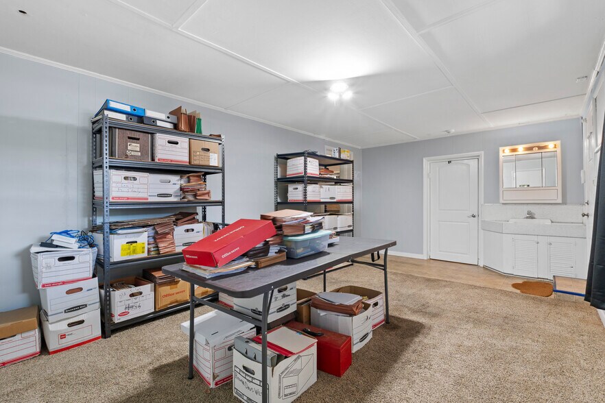 More Photos Of 104 Round Knob Rd, Lexington Office For Sale