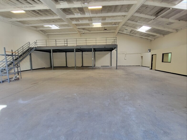 More Photos Of 245-261 E 157th St, Gardena Manufacturing For Sale