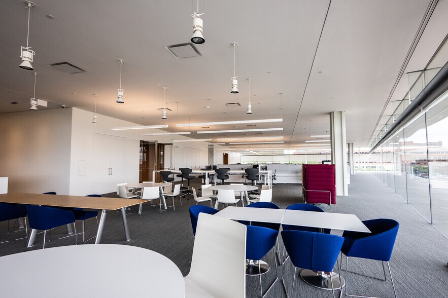 More Photos Of 1459 Grand Ave, Des Moines Office For Lease