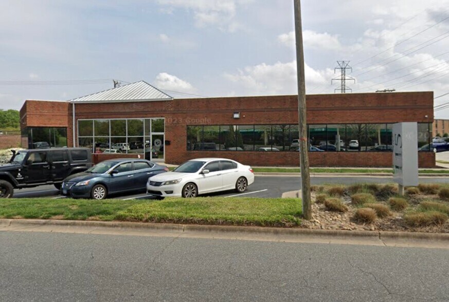 More Photos Of 115 Pomona Dr, Greensboro Office Residential For Lease