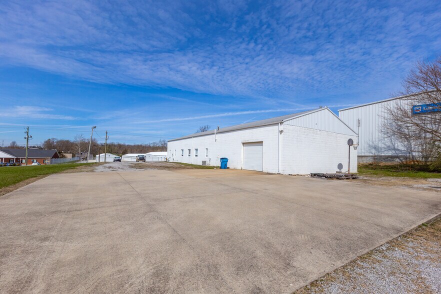 More Photos Of 665 David Ave, Danville Self Storage For Lease