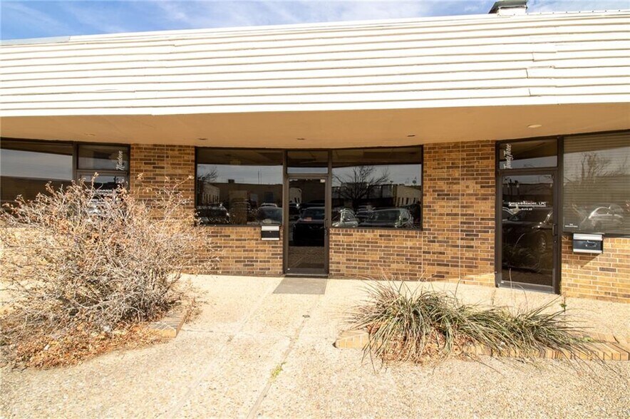 Primary Photo Of 1212 Air Depot, Midwest City Office For Sale
