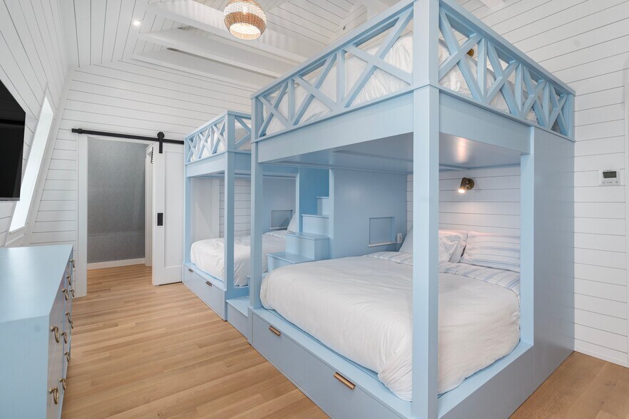 More Photos Of 212 Water St, Block Island Storefront For Sale