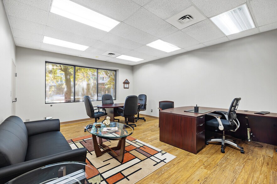 More Photos Of 981 NW Howell Mill Rd, Atlanta Unknown For Lease