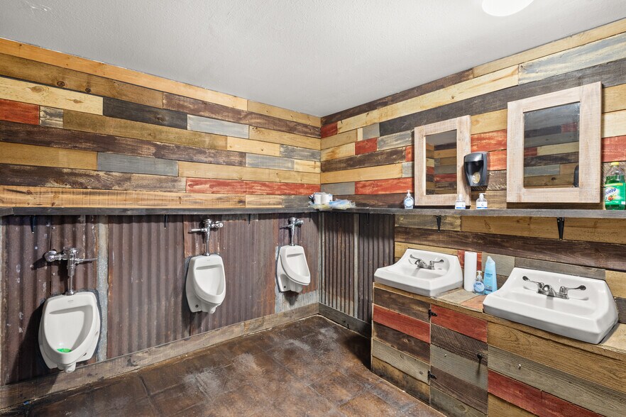 More Photos Of 367 State Highway 155 N, Gilmer Bar For Sale