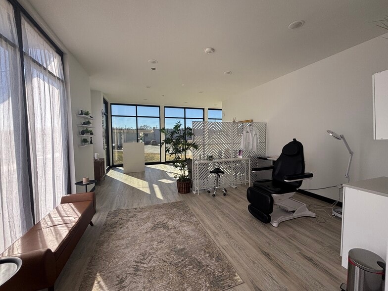 More Photos Of 6101-6123 Nieman Road, Shawnee Apartments For Lease