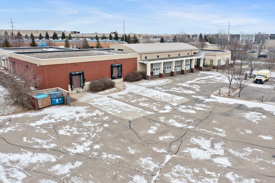 More Photos Of 11180 86th Ave N, Osseo Flex For Lease