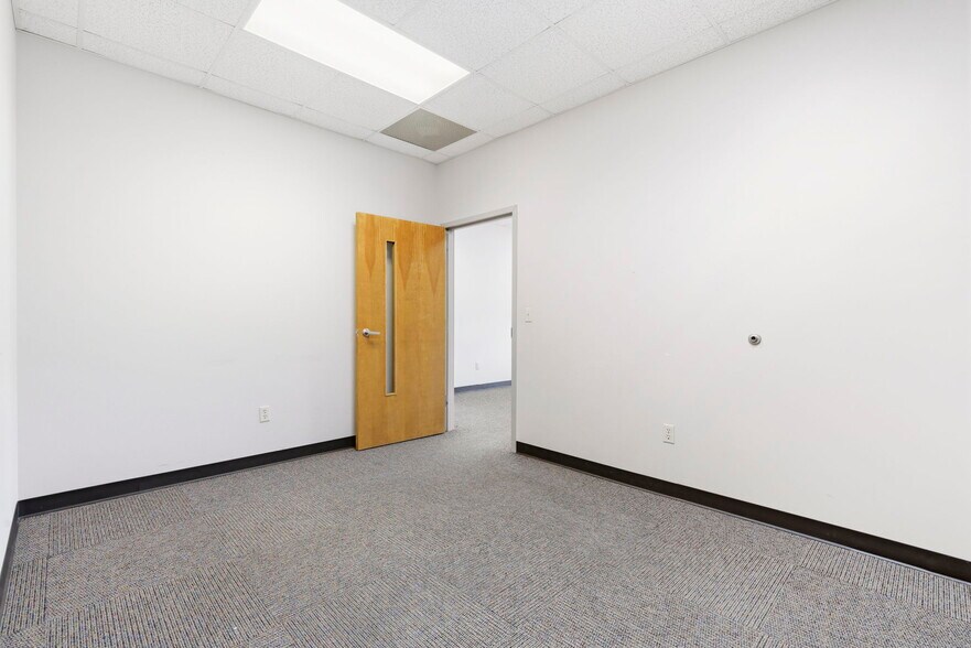 More Photos Of 1612 N Osteopathy, Kirksville Office For Sale