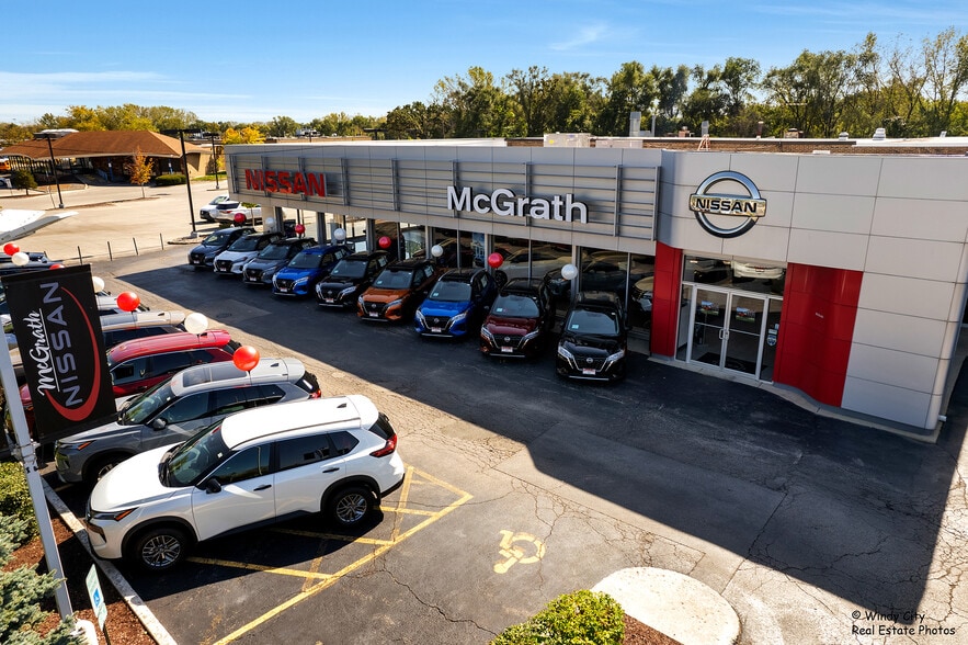 More Photos Of 945 E Chicago St, Elgin Auto Dealership For Sale