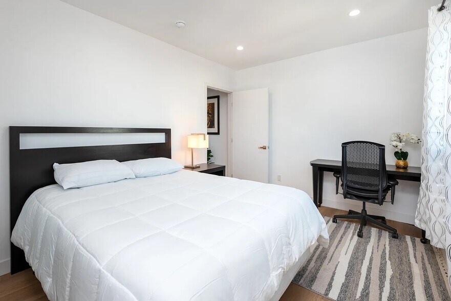 More Photos Of 1151 S Ardmore Ave, Los Angeles Apartments For Sale