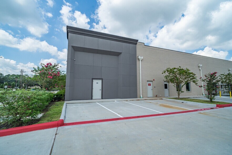 More Photos Of 501 S Friendswood Dr, Friendswood Storefront Retail Office For Lease