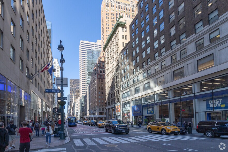 More Photos Of 545 Fifth Ave, New York Office For Lease