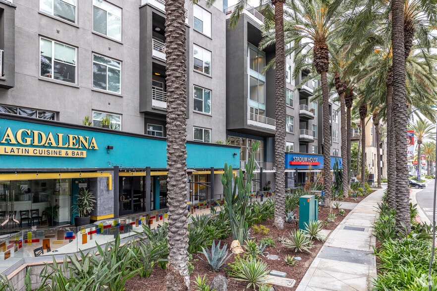 More Photos Of 2100 E Katella Ave, Anaheim Apartments For Lease