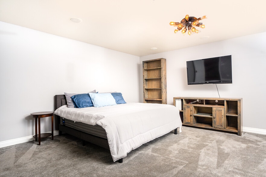More Photos Of 8626 Gibbs Dr, San Diego Airplane Hangar For Sale