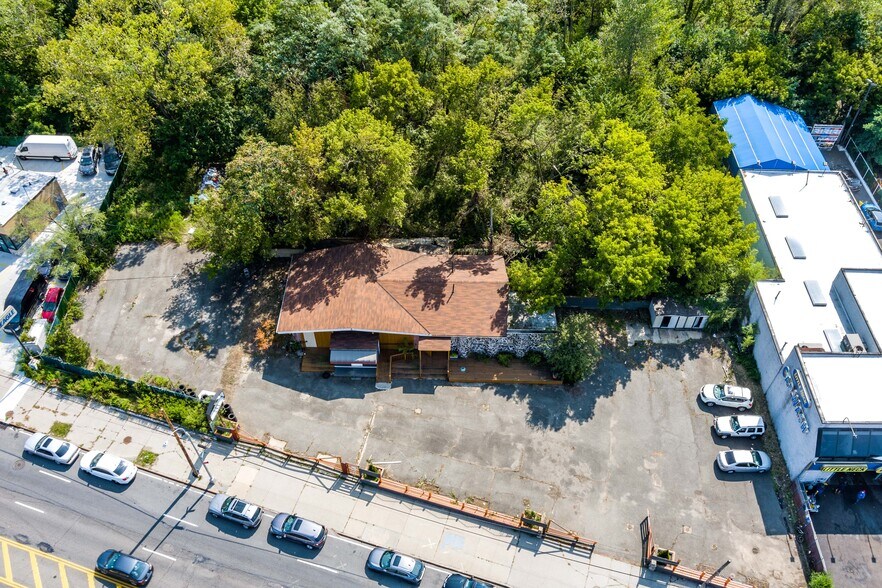 More Photos Of 232-20 Northern Blvd, Little Neck Land For Lease