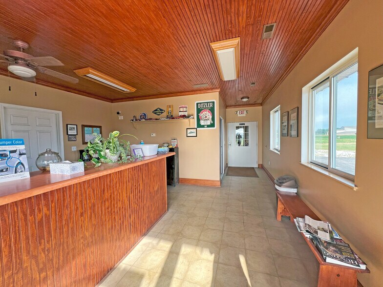 More Photos Of 1360 W Market St, Red Bud Industrial For Sale