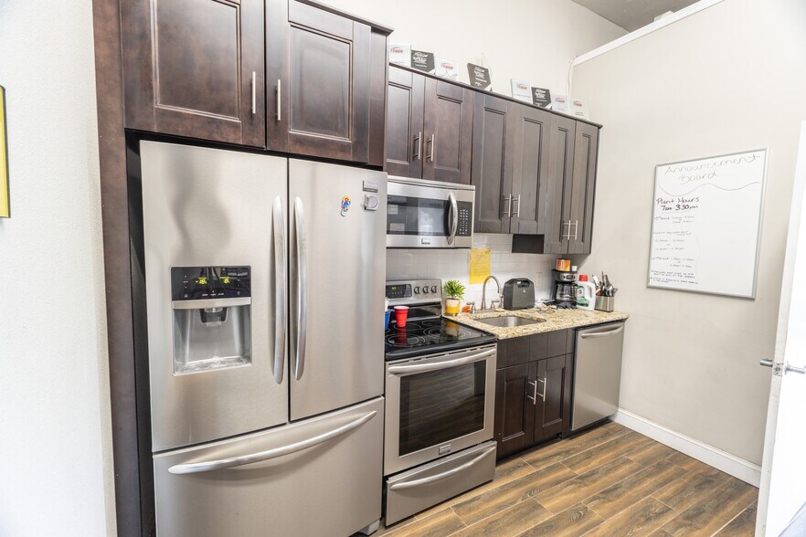 More Photos Of 446 Golfair Blvd, Jacksonville Storefront Retail Office For Sale