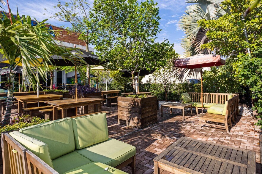 More Photos Of 5840 SW 71st St, South Miami Restaurant For Sale