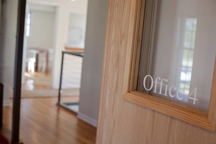 More Photos Of 132 W Lake St, Bloomingdale Coworking Space