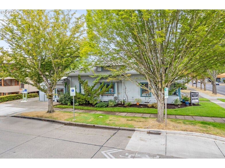 More Photos Of 1492 Pearl St, Eugene Office For Sale