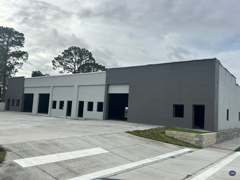 Primary Photo Of 1765 Jack Oates, Rockledge Warehouse For Lease