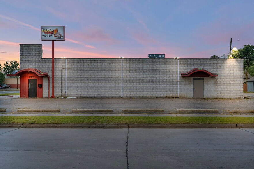 More Photos Of 15163 E 10 Mile Rd, Eastpointe Freestanding For Sale