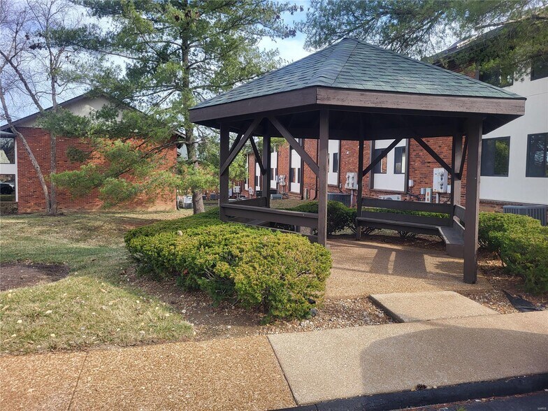 More Photos Of 101-279 Clarkson Executive Park, Ellisville Office For Lease