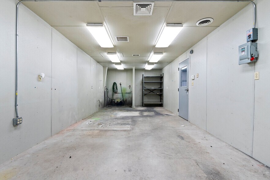 More Photos Of 3420 Dewey St, Manitowoc Freestanding For Lease