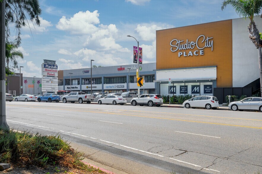 Primary Photo Of 11211-11239 Ventura Blvd, Studio City Unknown For Lease
