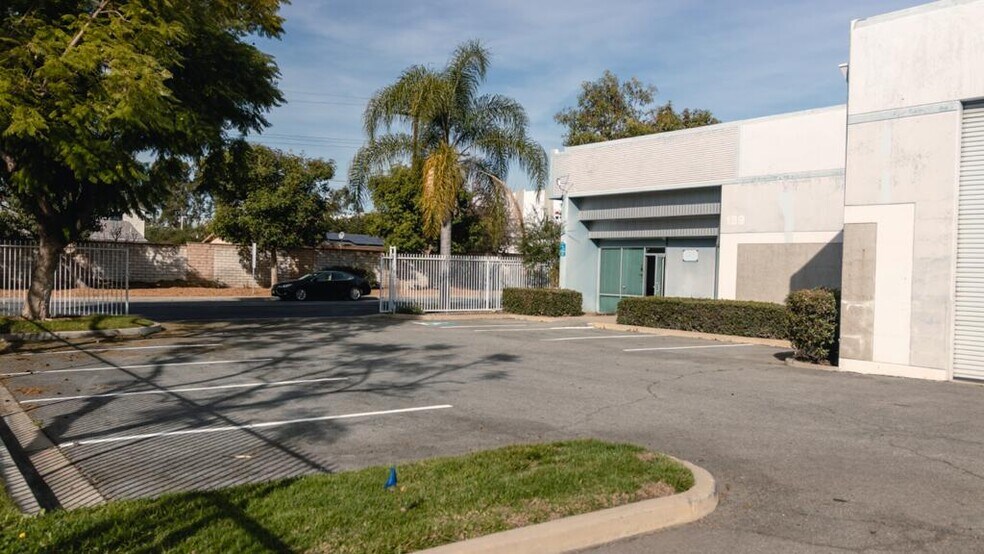 More Photos Of 189 Gentry St, Pomona Warehouse For Lease