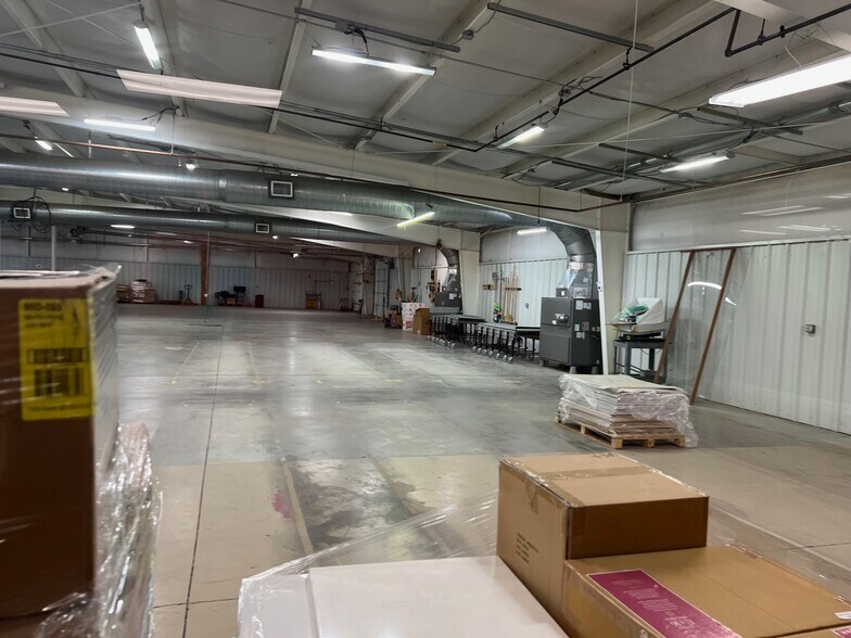 More Photos Of 374 Industrial Park Dr, Boone Showroom For Lease