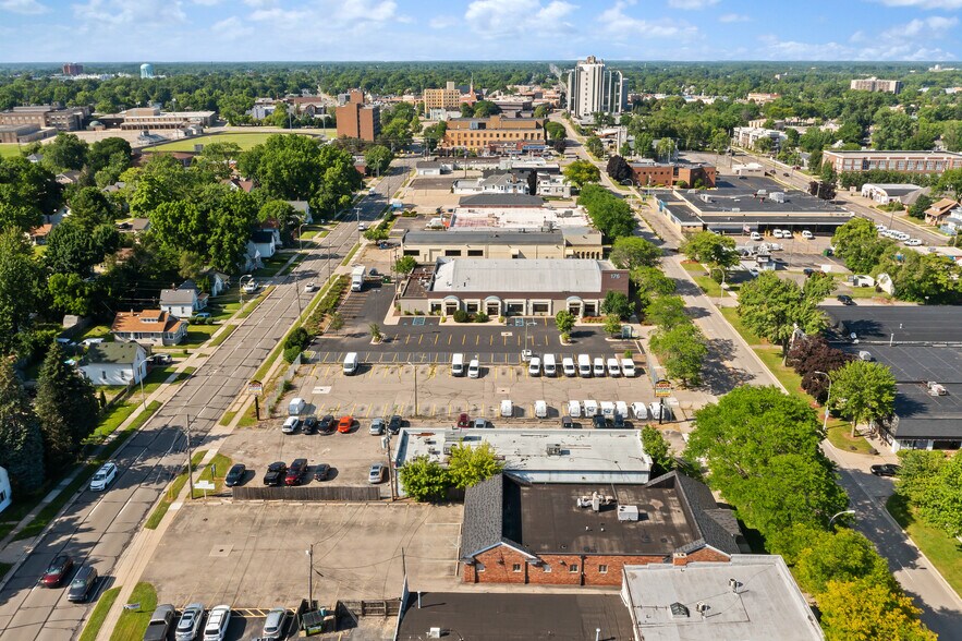 More Photos Of 192 S Main St, Mount Clemens Freestanding For Sale