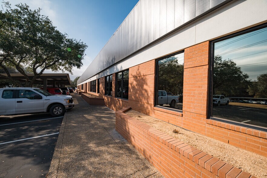 More Photos Of 12450 Network Blvd, San Antonio Unknown For Lease