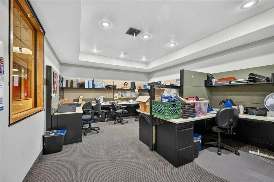 More Photos Of 2600 W Shaw Ln, Fresno Office For Sale