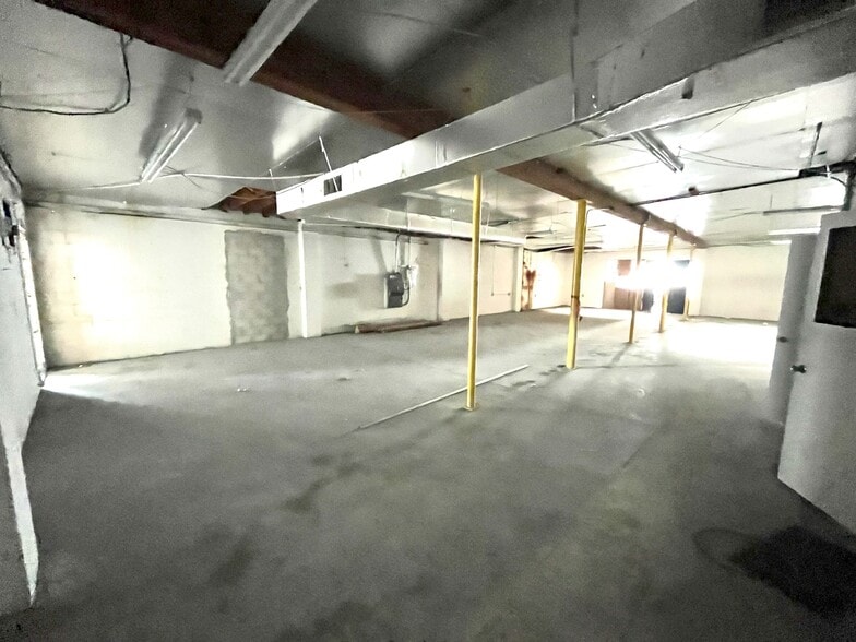 More Photos Of 4504 E Hillsborough Ave, Tampa Showroom For Sale